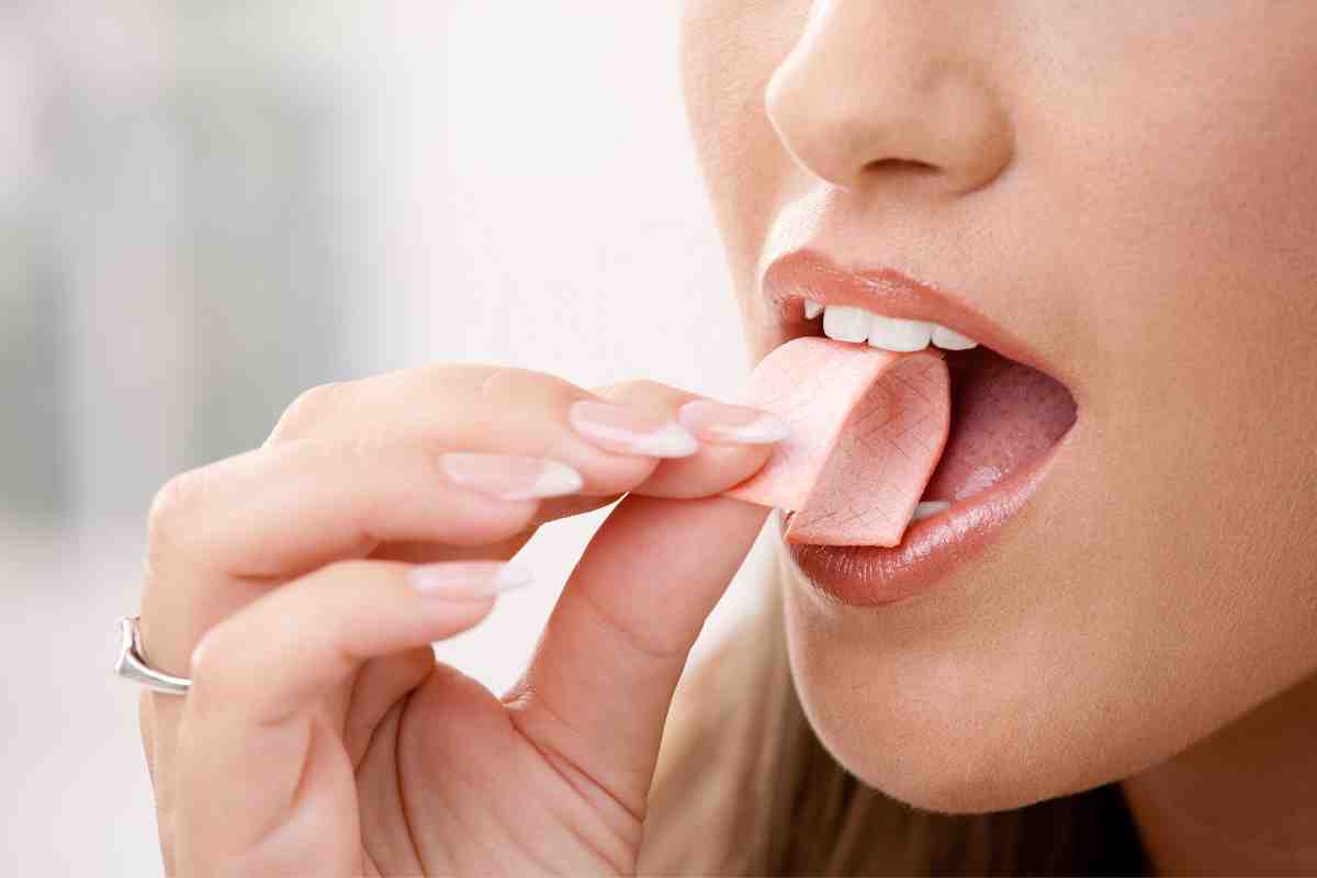 Cosa accade se si ingoia un chewing gum 
